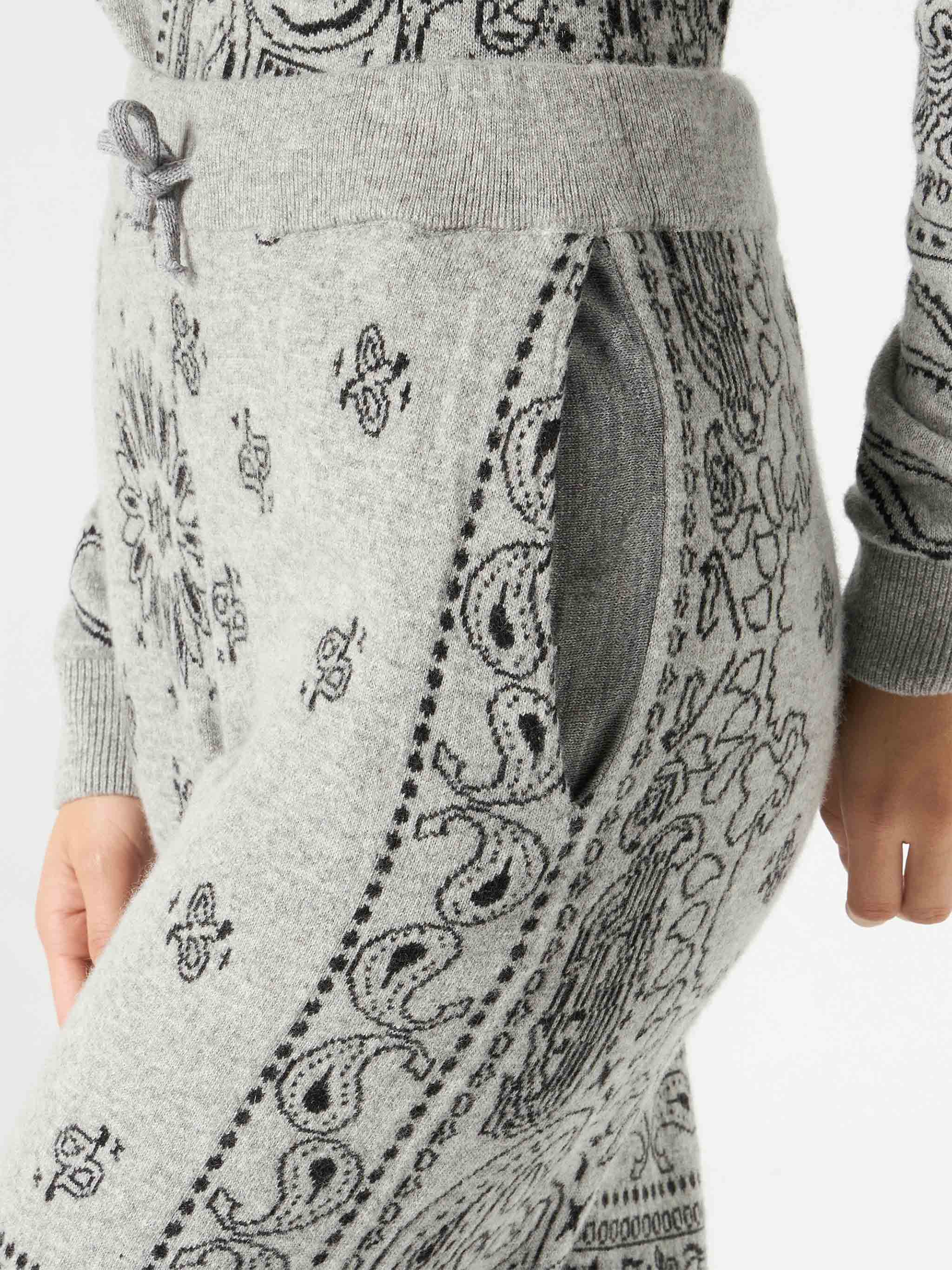 Knitted Sweatpants Charlie With Grey Bandana Print White Pant