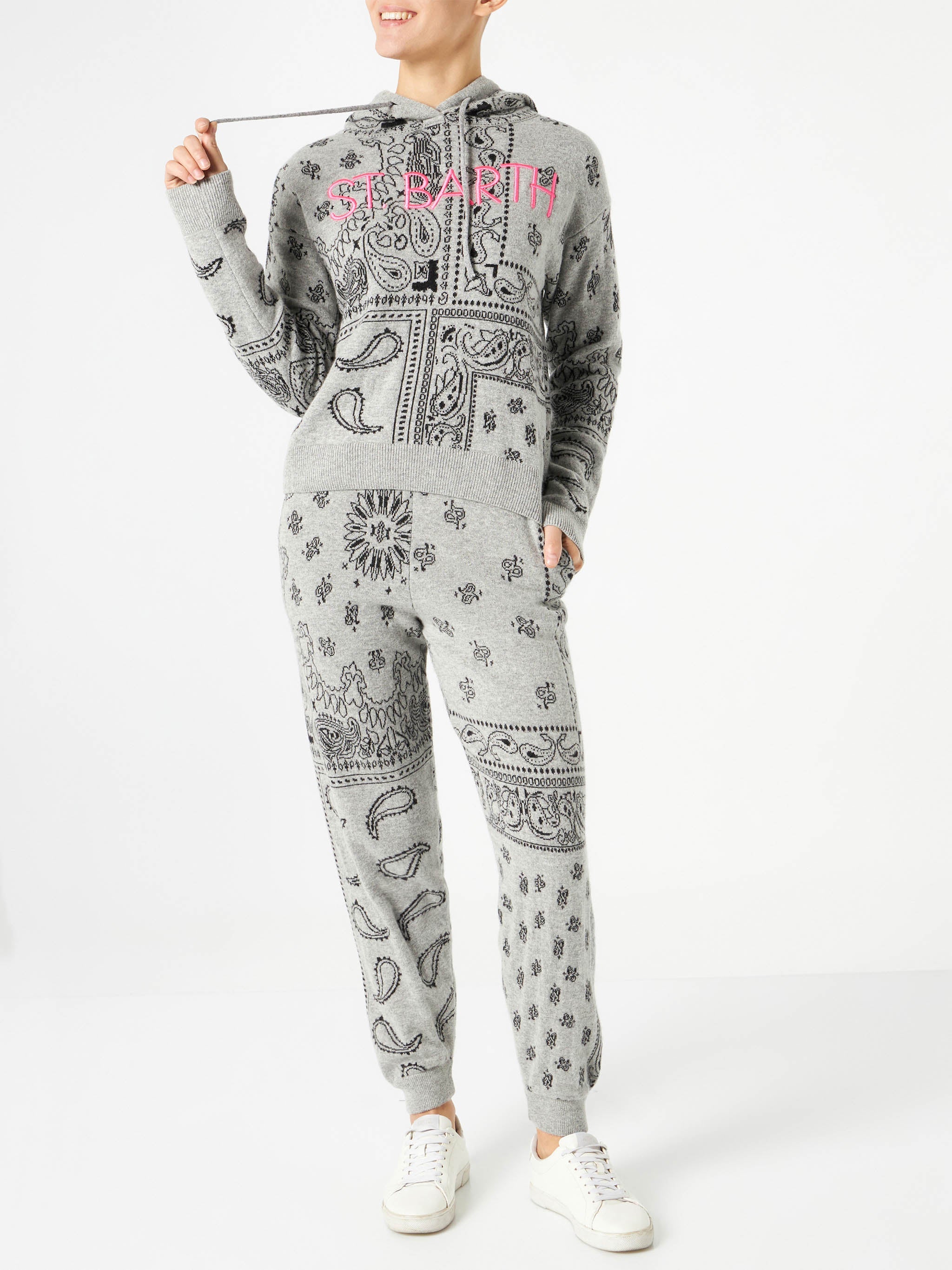 Knitted Sweatpants Charlie With Grey Bandana Print White Pant