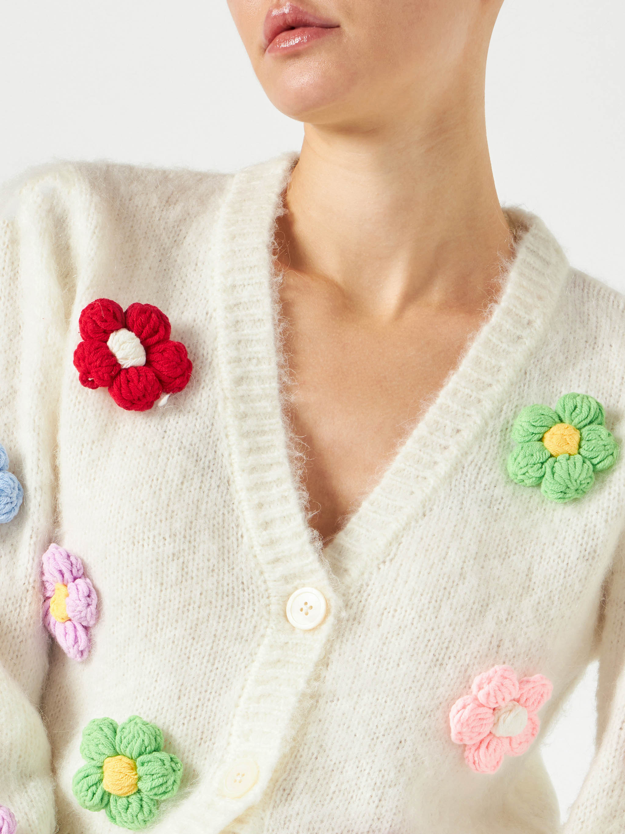 Lyza Soft Cropped Cardigan With Daisy Appliqués White